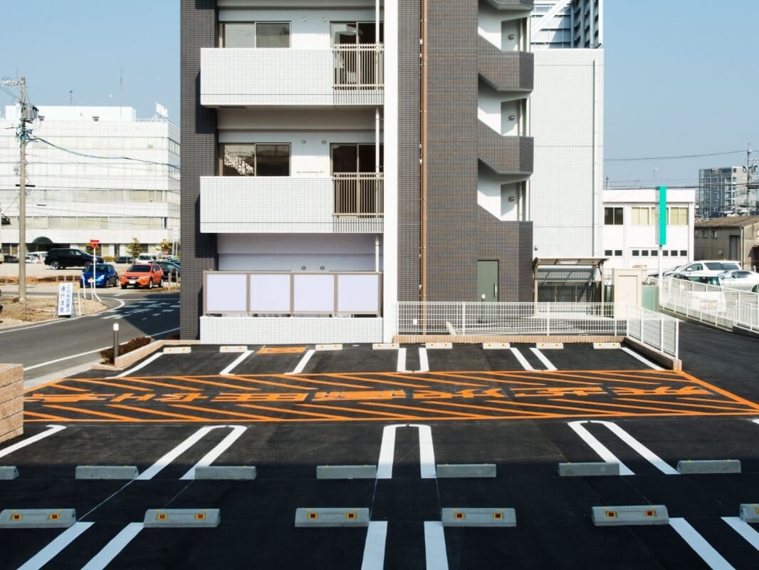 御幸建設 豊⽥⽀店 来店者駐⾞場